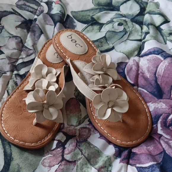 BOC Women's Tan and Cream Floral Sandals - Picture 1 of 7